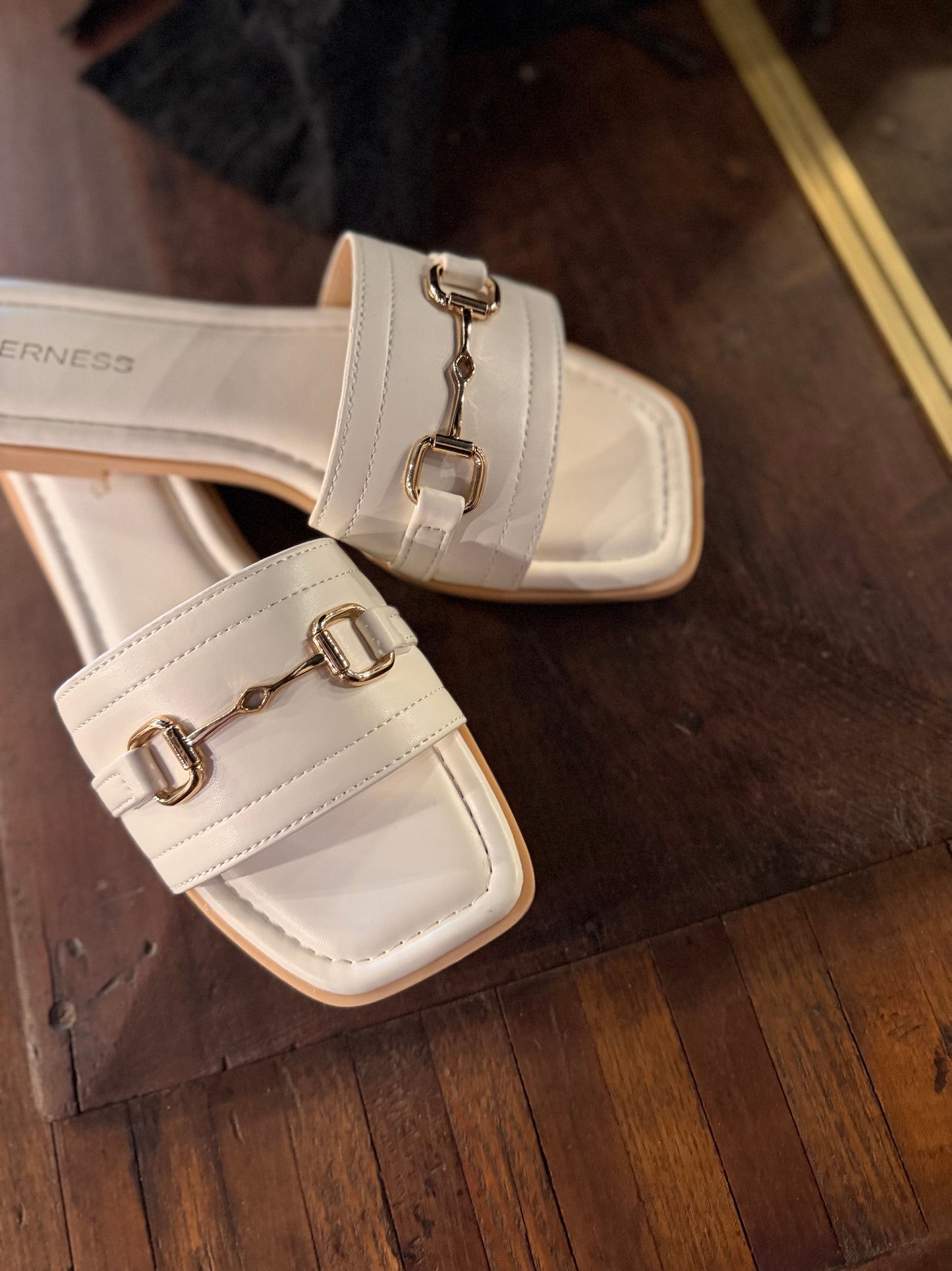 Kamari Slide - White