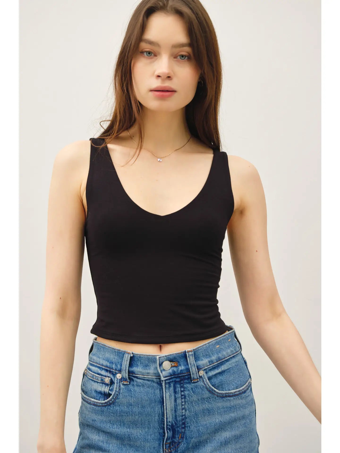 Julias Basic V Neck Tank