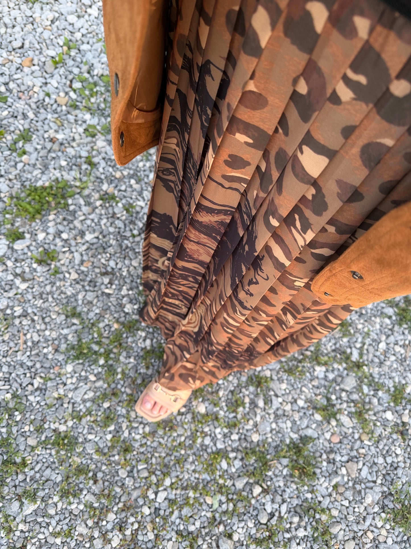 Leopard print pleated skirt