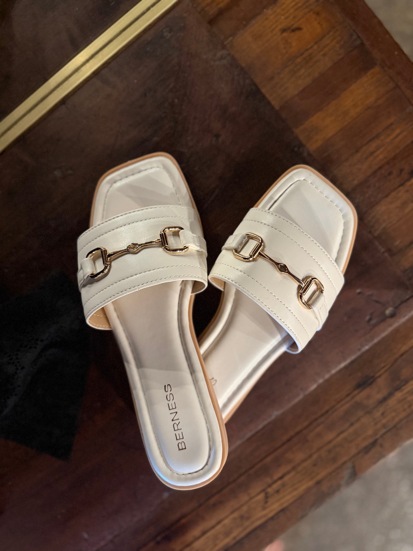 Kamari Slide - White